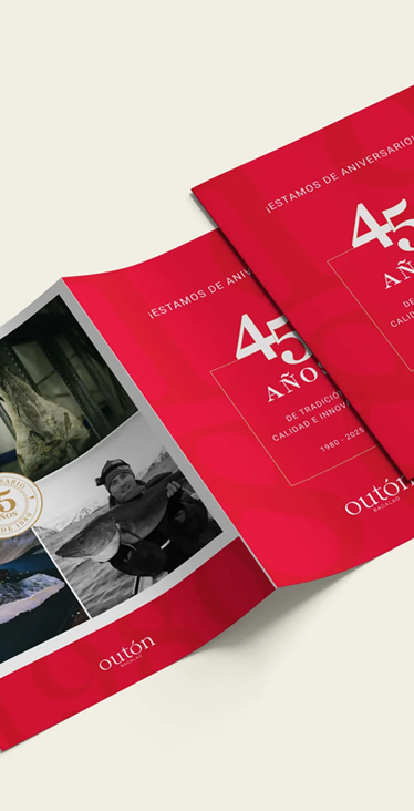 folleto abierto aniversario, portada roja