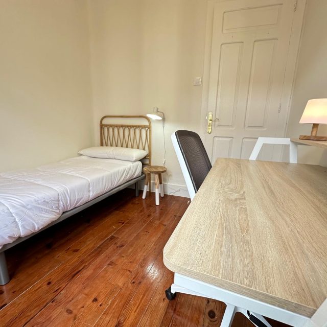 Habitación con cama individual en espacio Colivig en Paraguay 12, Vigo