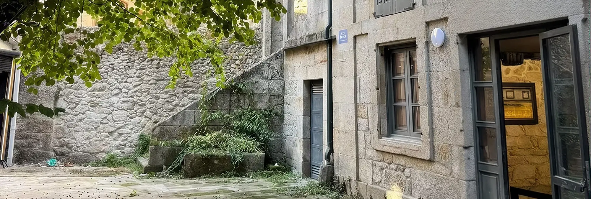 Gestión de alojamiento turístico, Plaza del Teucro, Pontevedra