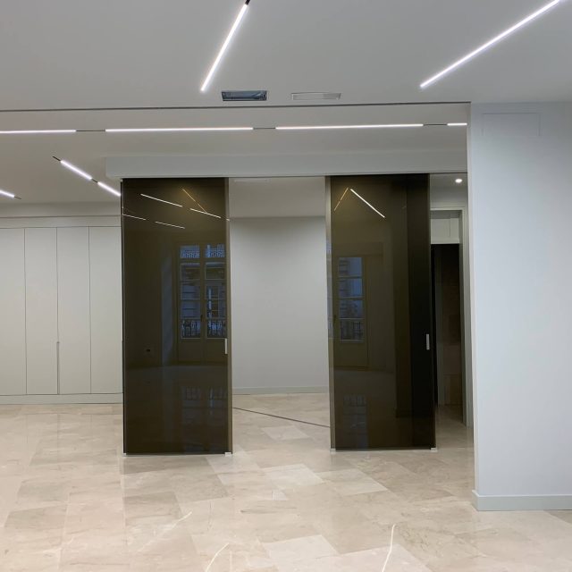 Oficina moderna amplia